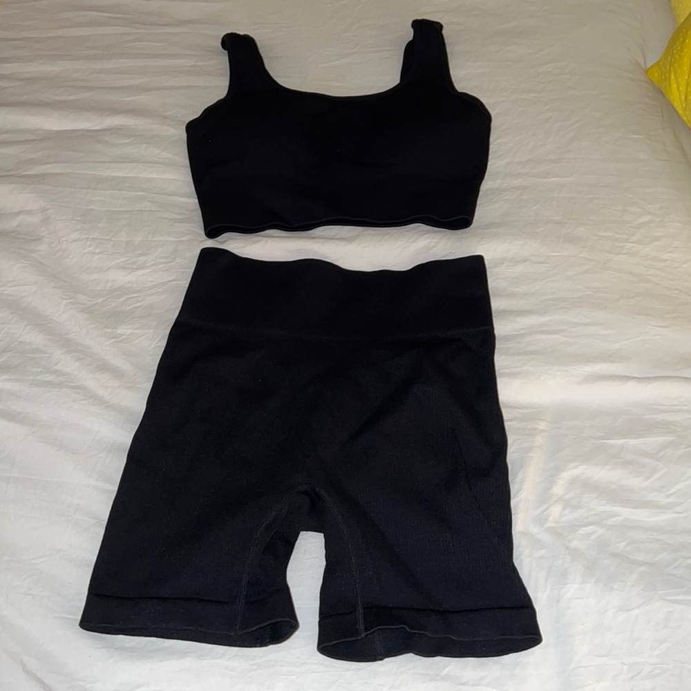 Black active set. Elastic. Used once. Like new